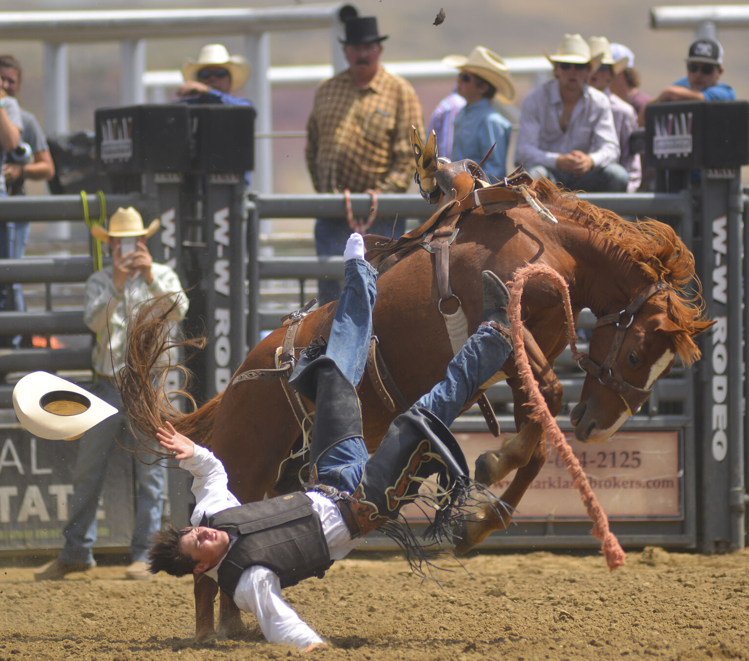 Colt Wagoner looses his hat and left boot as he comes off of his horse